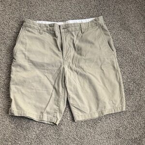 Docker’s Men’s Khaki Shorts 33